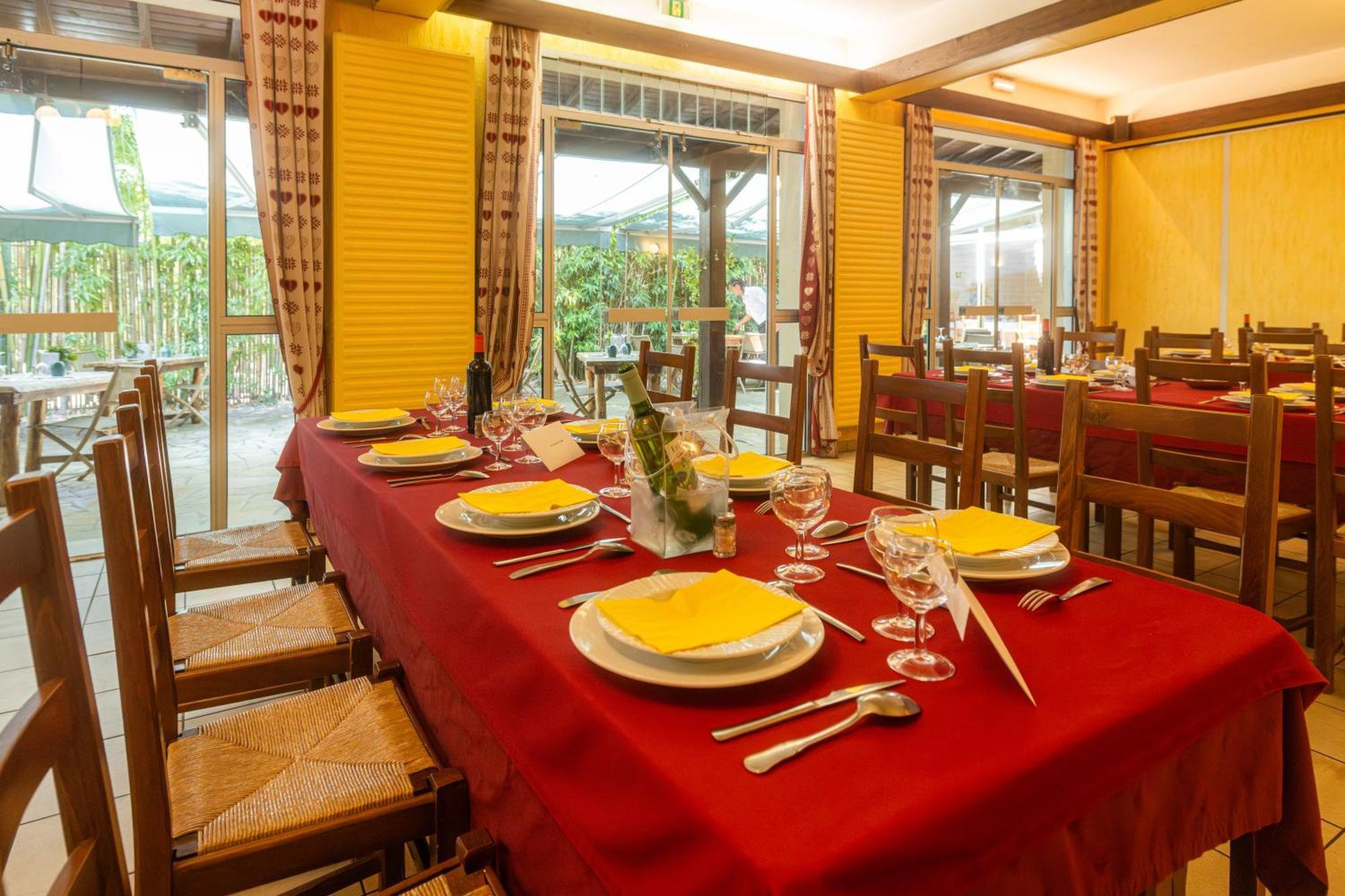 Hotel Restaurant Des Thermes Castera-Verduzan Bagian luar foto
