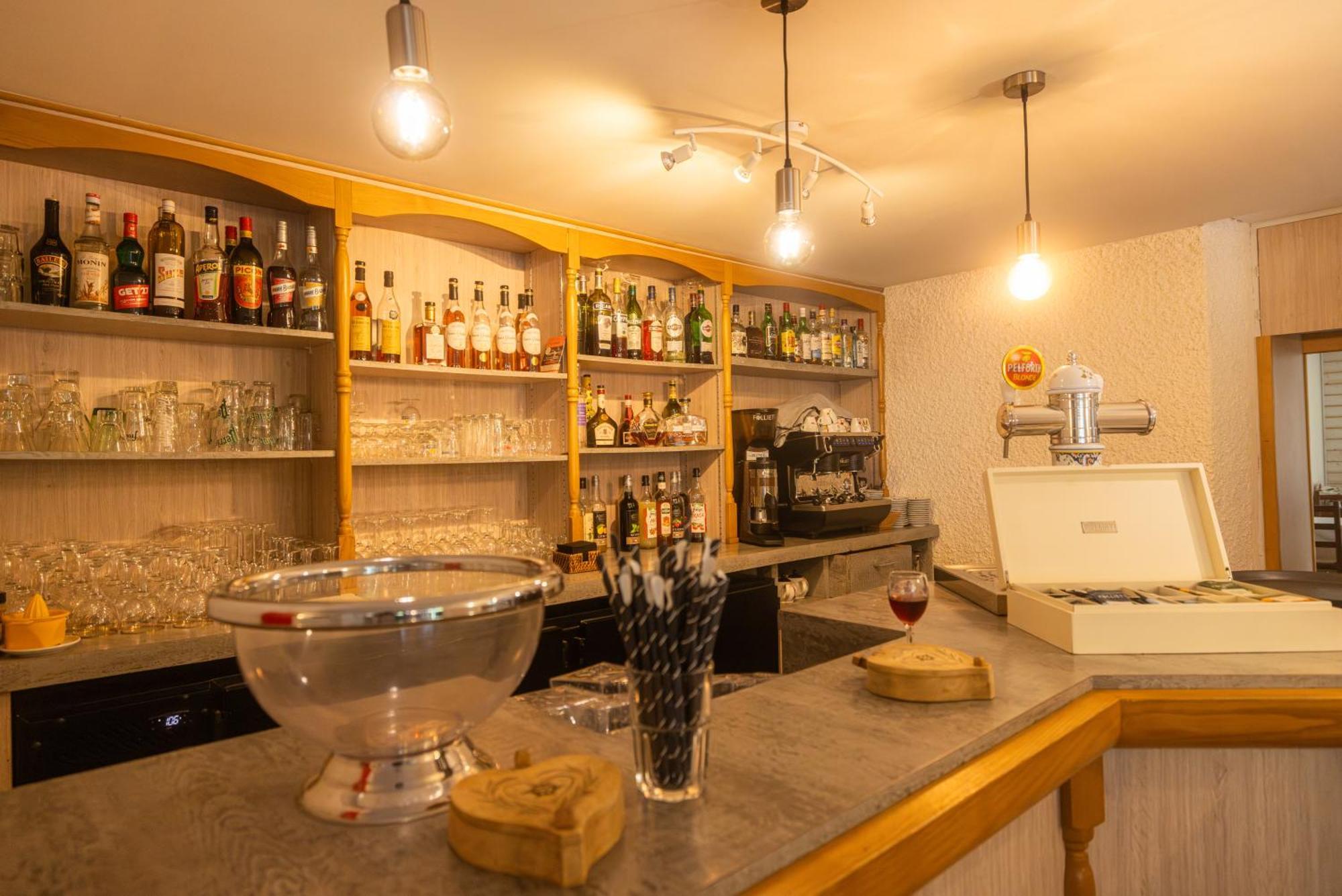 Hotel Restaurant Des Thermes Castera-Verduzan Bagian luar foto