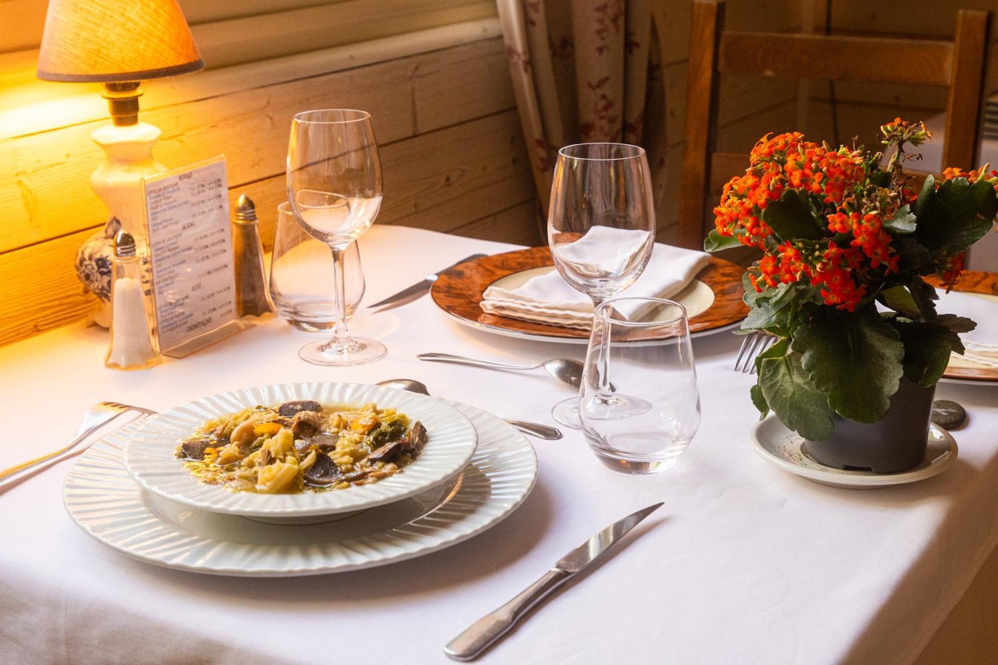 Hotel Restaurant Des Thermes Castera-Verduzan Bagian luar foto