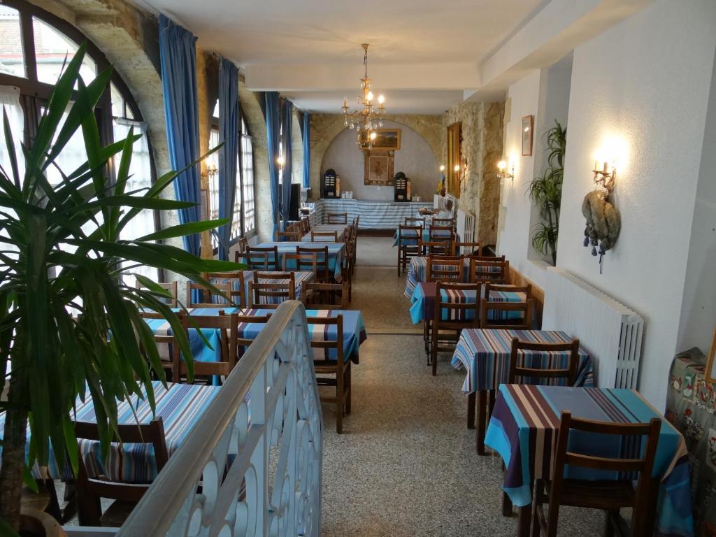 Hotel Restaurant Des Thermes Castera-Verduzan Bagian luar foto