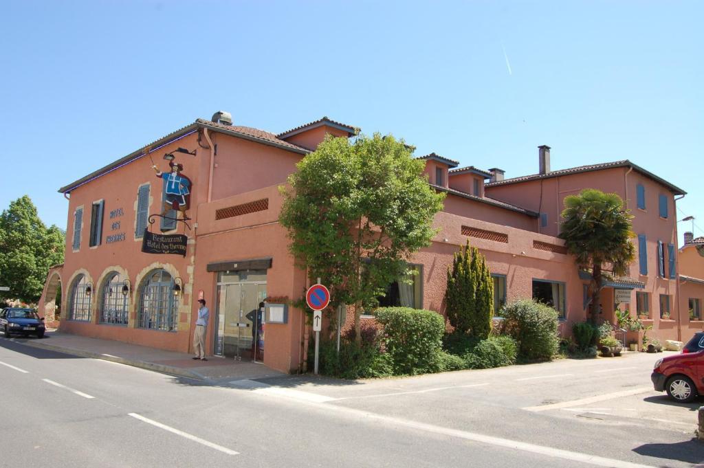 Hotel Restaurant Des Thermes Castera-Verduzan Bagian luar foto